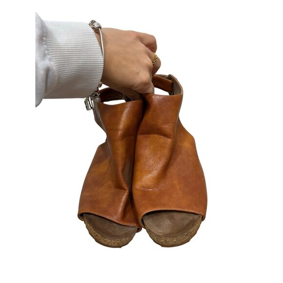 Corkys Calypso Wedge Sandal EUC Cognac Old Money Preppy Western 9 Minimalist - Picture 3 of 6